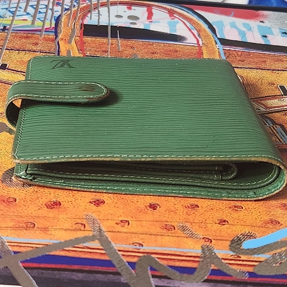 Green Louis Vuitton Epi Snap Wallet - Picture 12 of 16